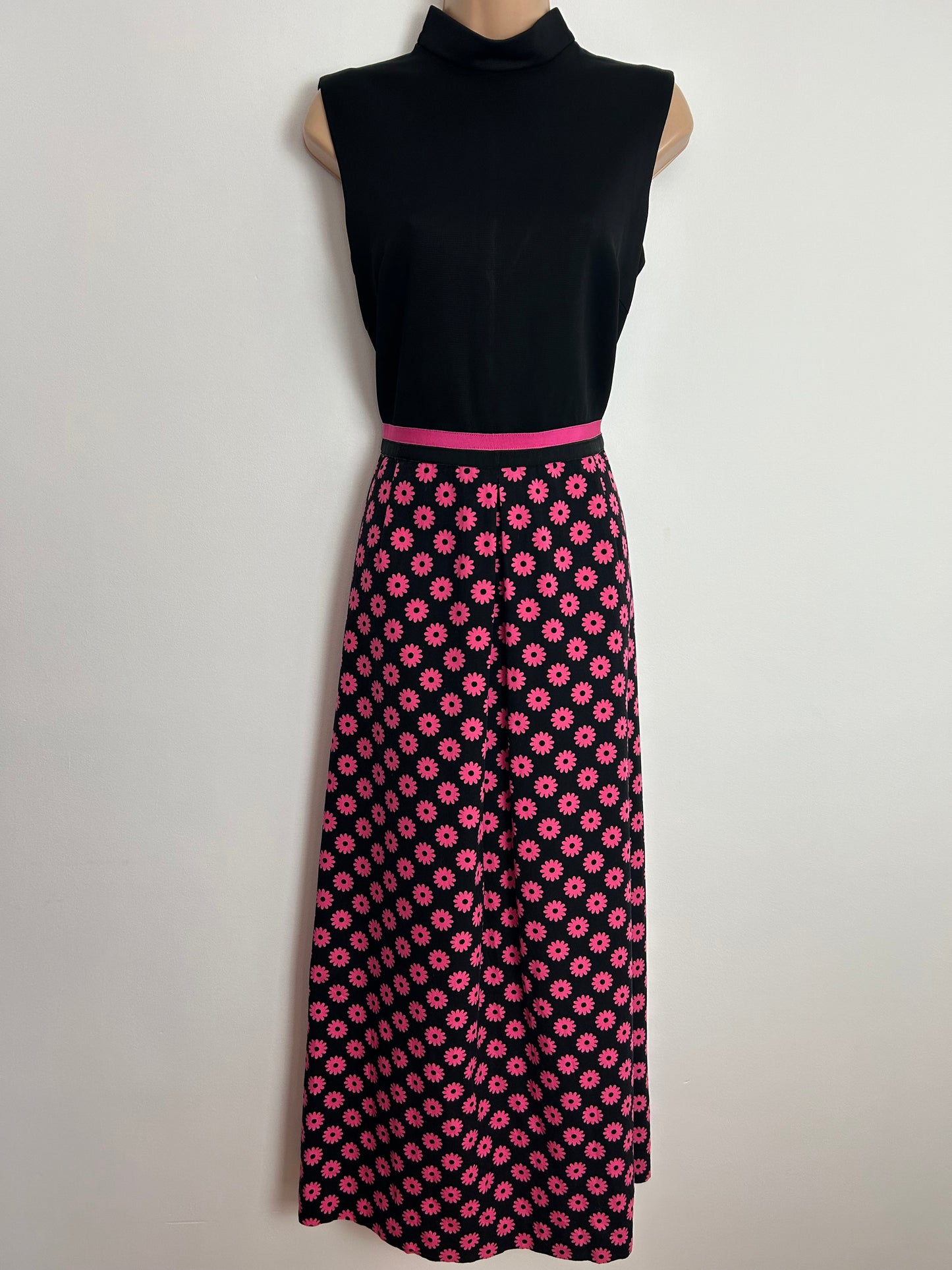 Vintage 1970s UK Size 10 Black & Pink Daisy Floral Sleeveless Boho Maxi Dress by DONNA GAY