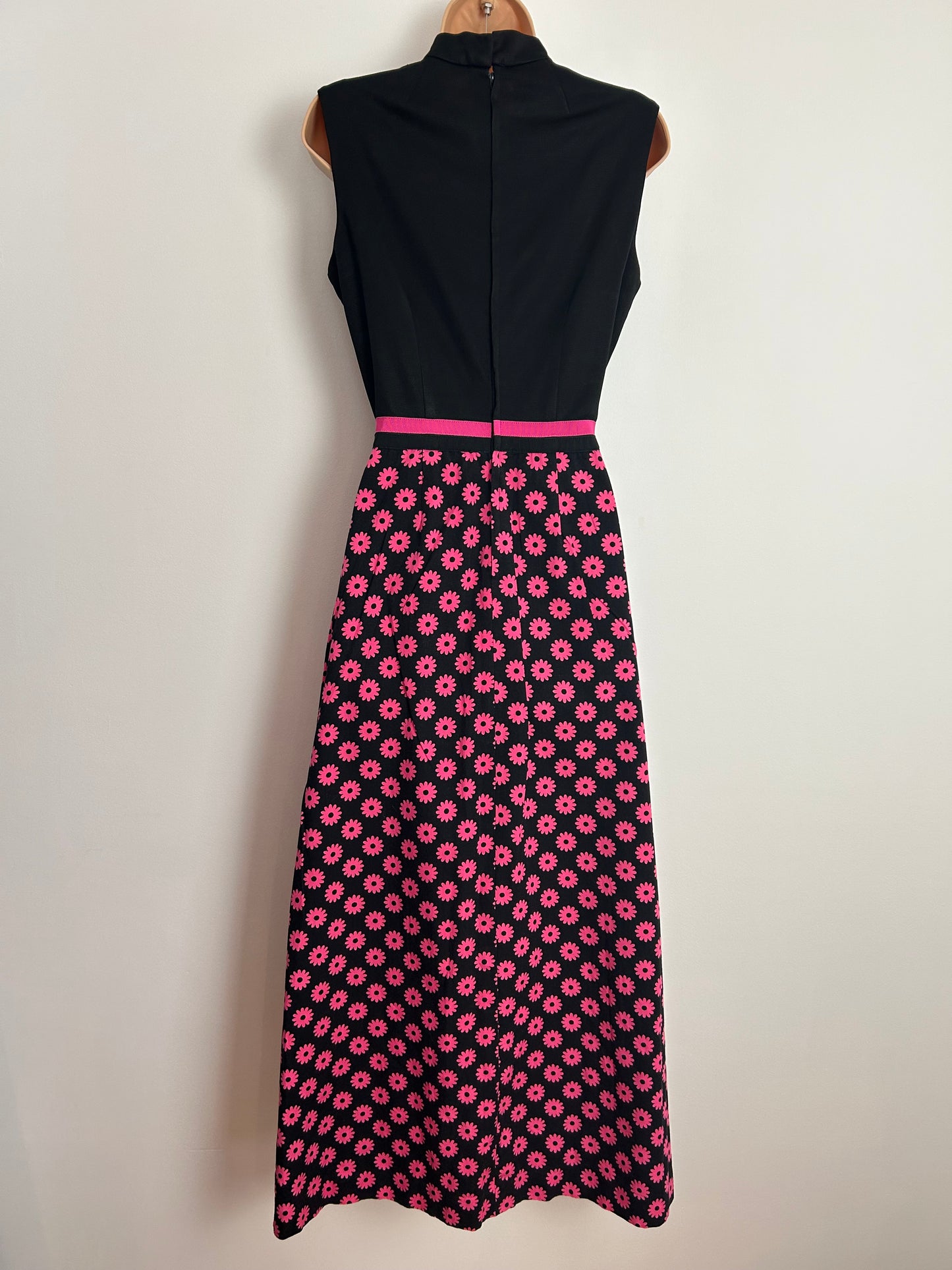Vintage 1970s UK Size 10 Black & Pink Daisy Floral Sleeveless Boho Maxi Dress by DONNA GAY