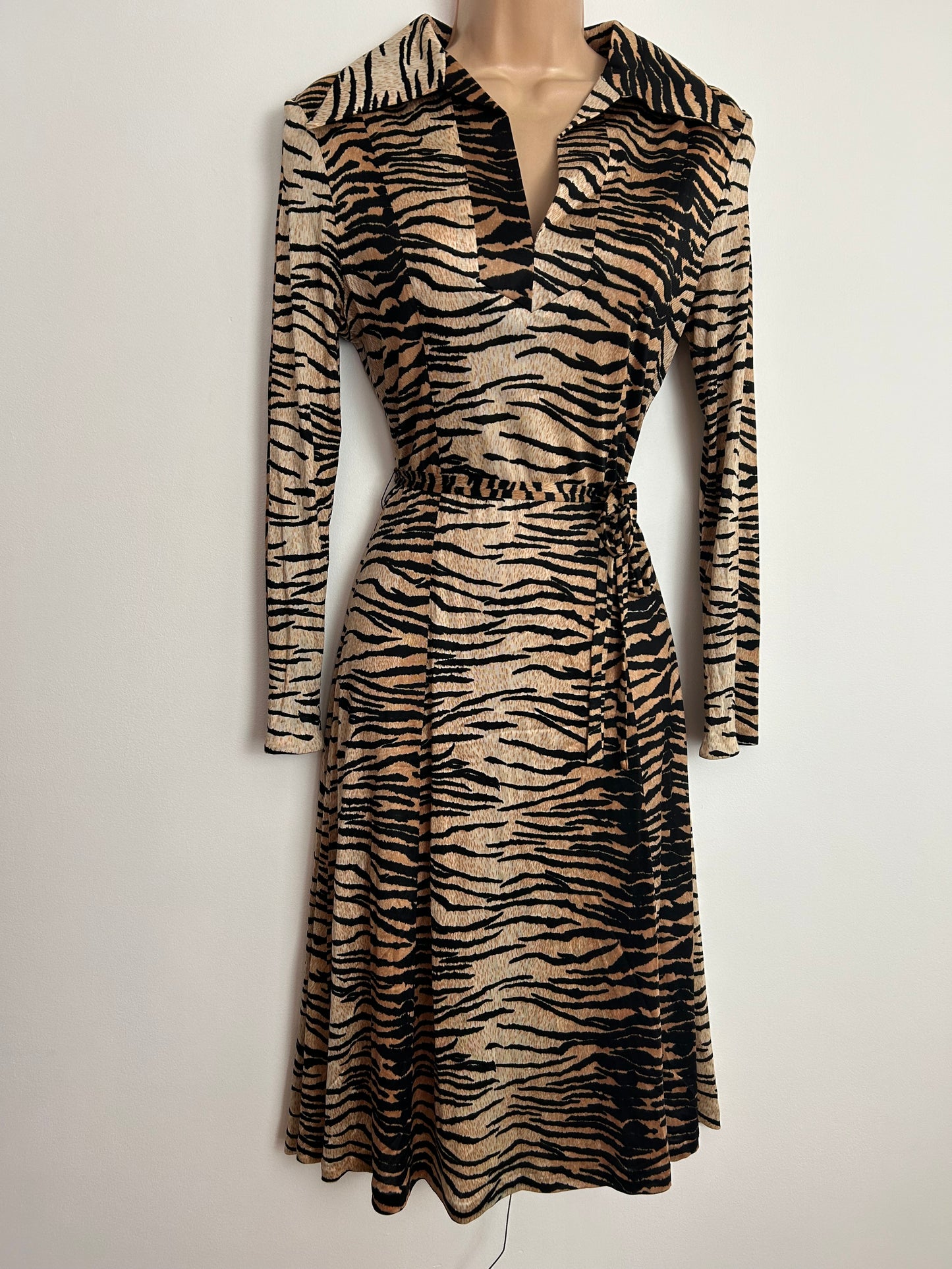 Vintage 1970s UK Size 10 Black & Tan Tiger Print Animal Print Dagger Collar Belted Day Dress