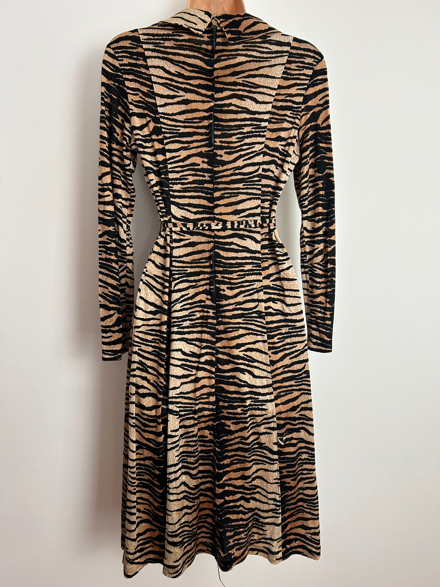 Vintage 1970s UK Size 10 Black & Tan Tiger Print Animal Print Dagger Collar Belted Day Dress