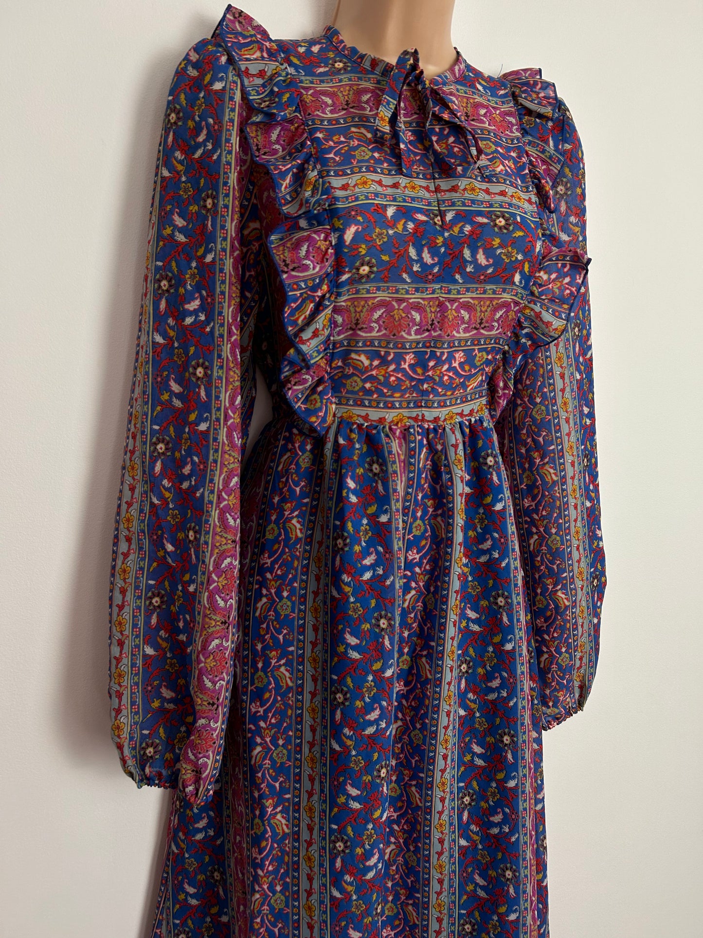 Vintage 1970s UK Size 8-10 Beautiful Blue & Pink Floral Stripe Print Tie Neck Long Sleeve Tie Back Boho Maxi Dress