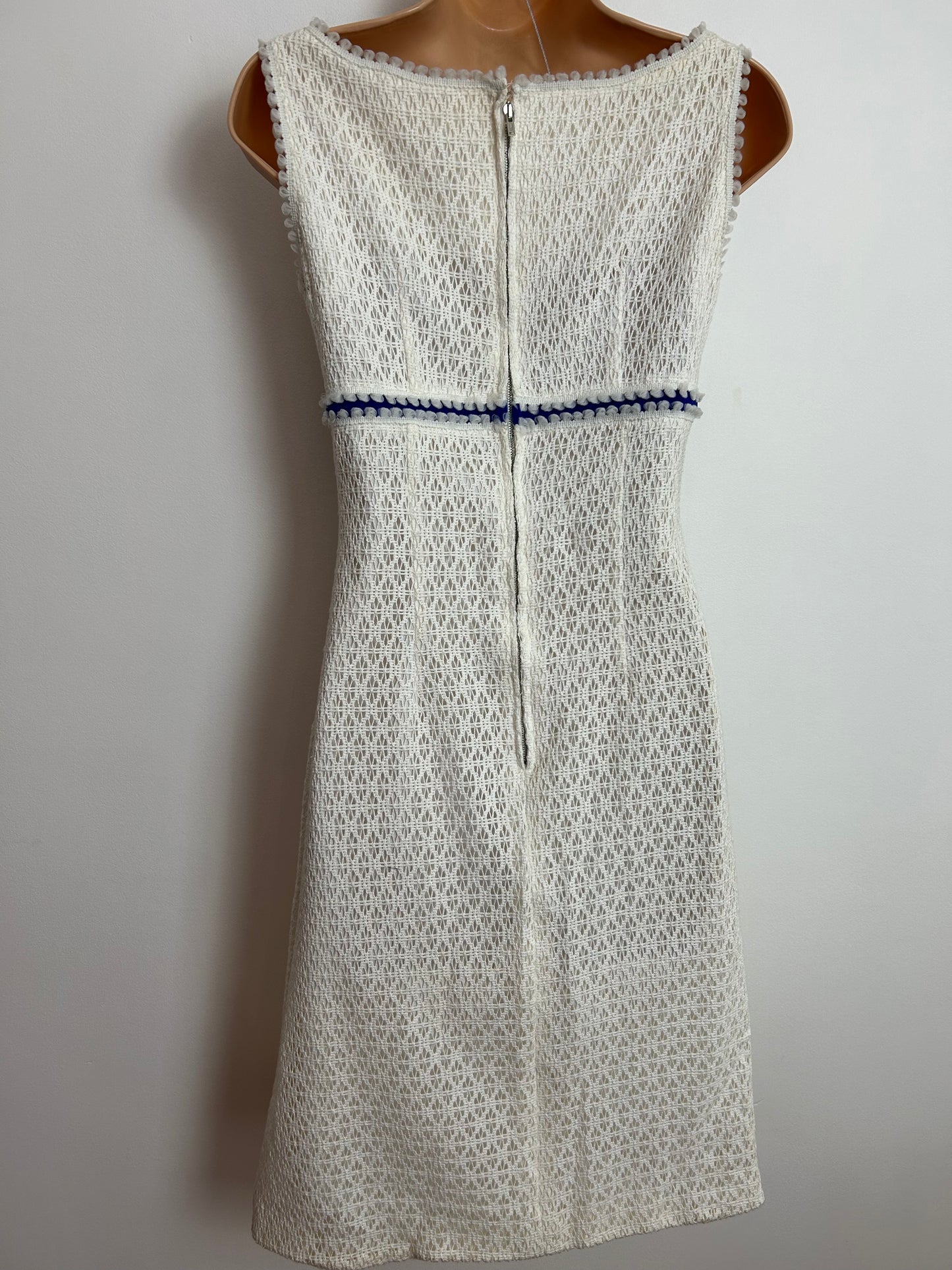 Vintage 1960s BERKERTEX AMANUELLA UK Size 8 White Lace Blue Velvet Corsage Trim Summer Occasion Party Shift Dress
