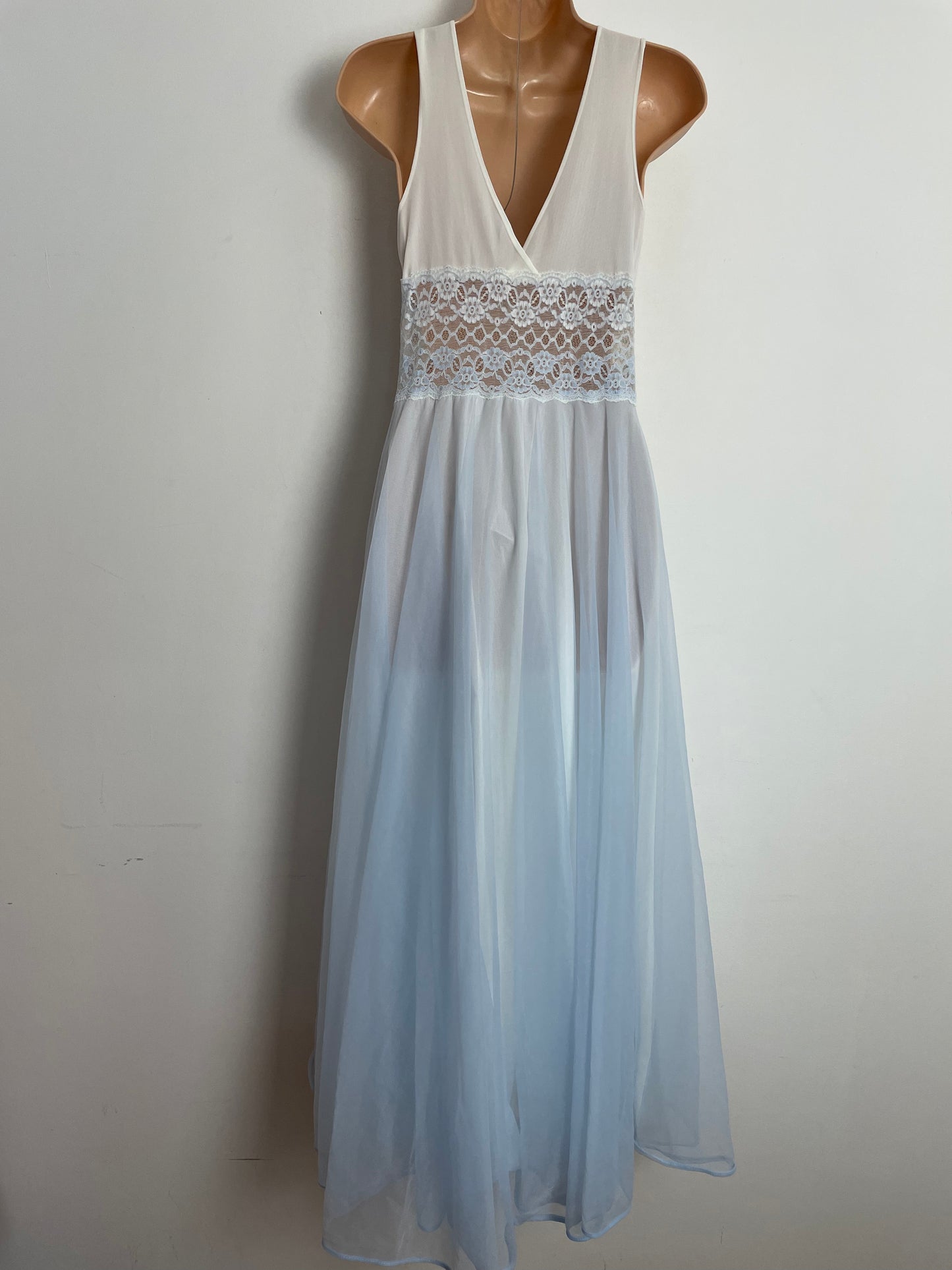 Vintage Late 60s Early 70s UK Size 8 ST MICHAEL White & Powder Blue Ombre Pleated Bodice Nylon Negligee Nightdress