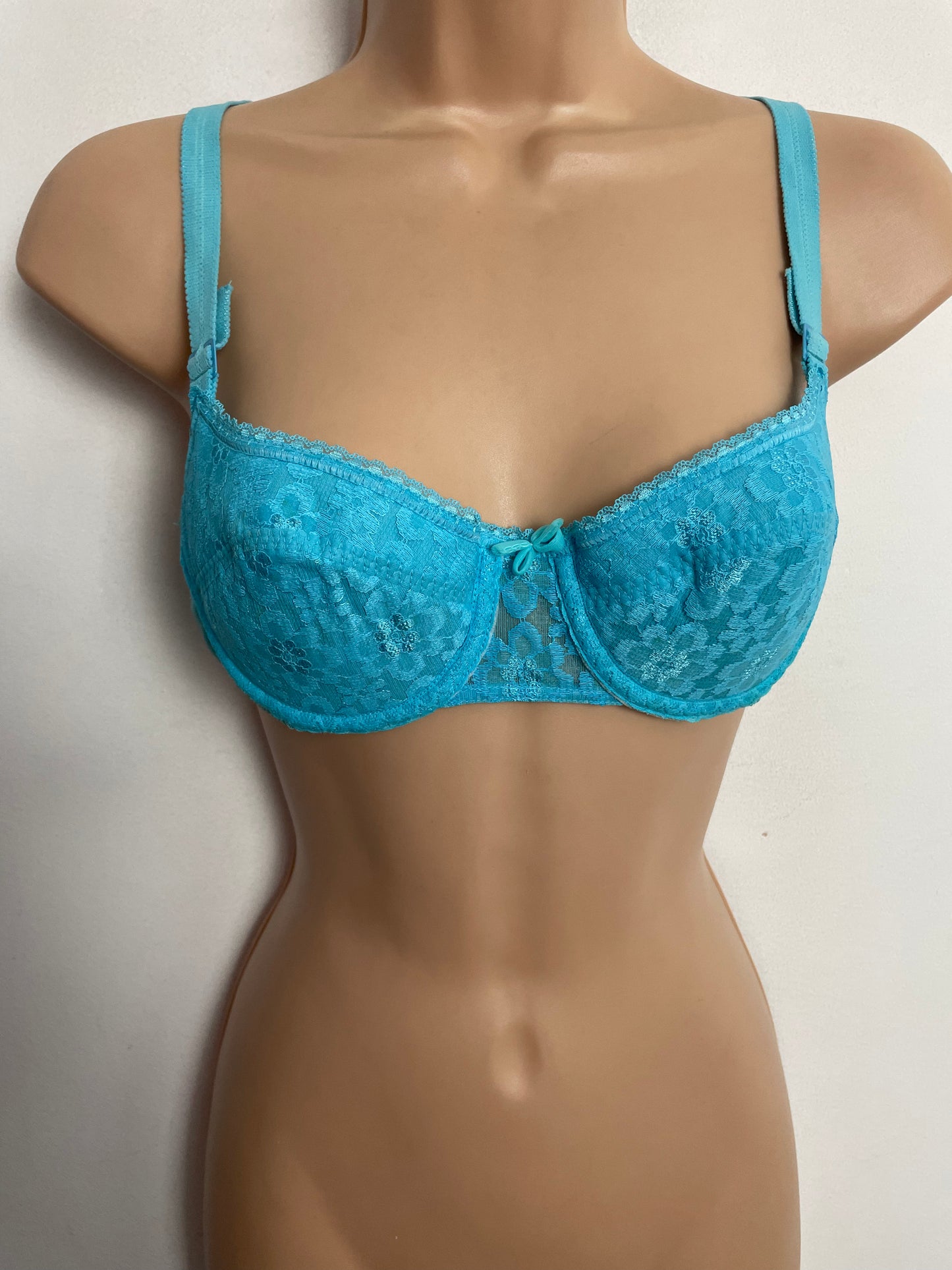 Vintage 1970s TRIUMPH POESIE lov D Turquoise Blue Lace Underwired Bra 34B In Original Box