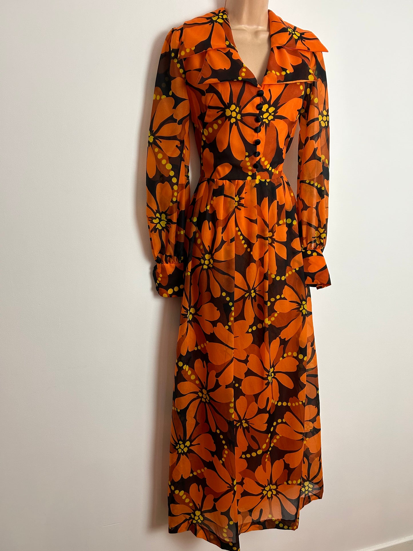 Vintage Early 1970s RARE VAN ALLEN UK Size 8 Orange Black & Brown Bold Floral Print Wide Collared Long Sleeve Boho Maxi Dress
