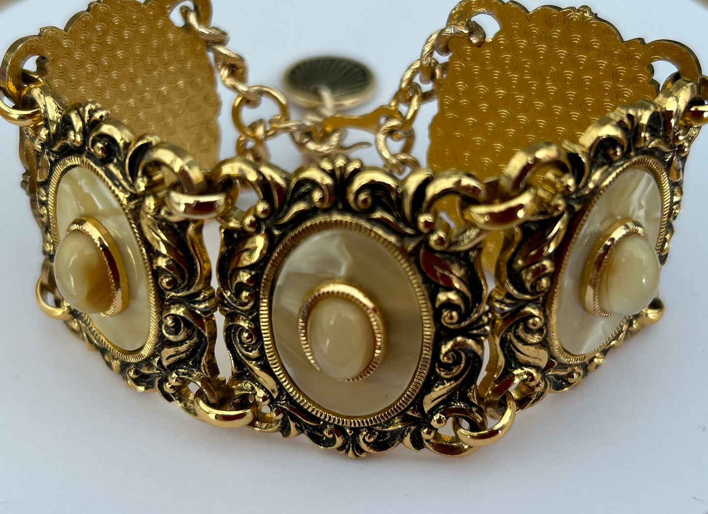 Vintage 1960s Gorgeous Gold Tone Base Metal Glass Stone Set Panelled Bracelet