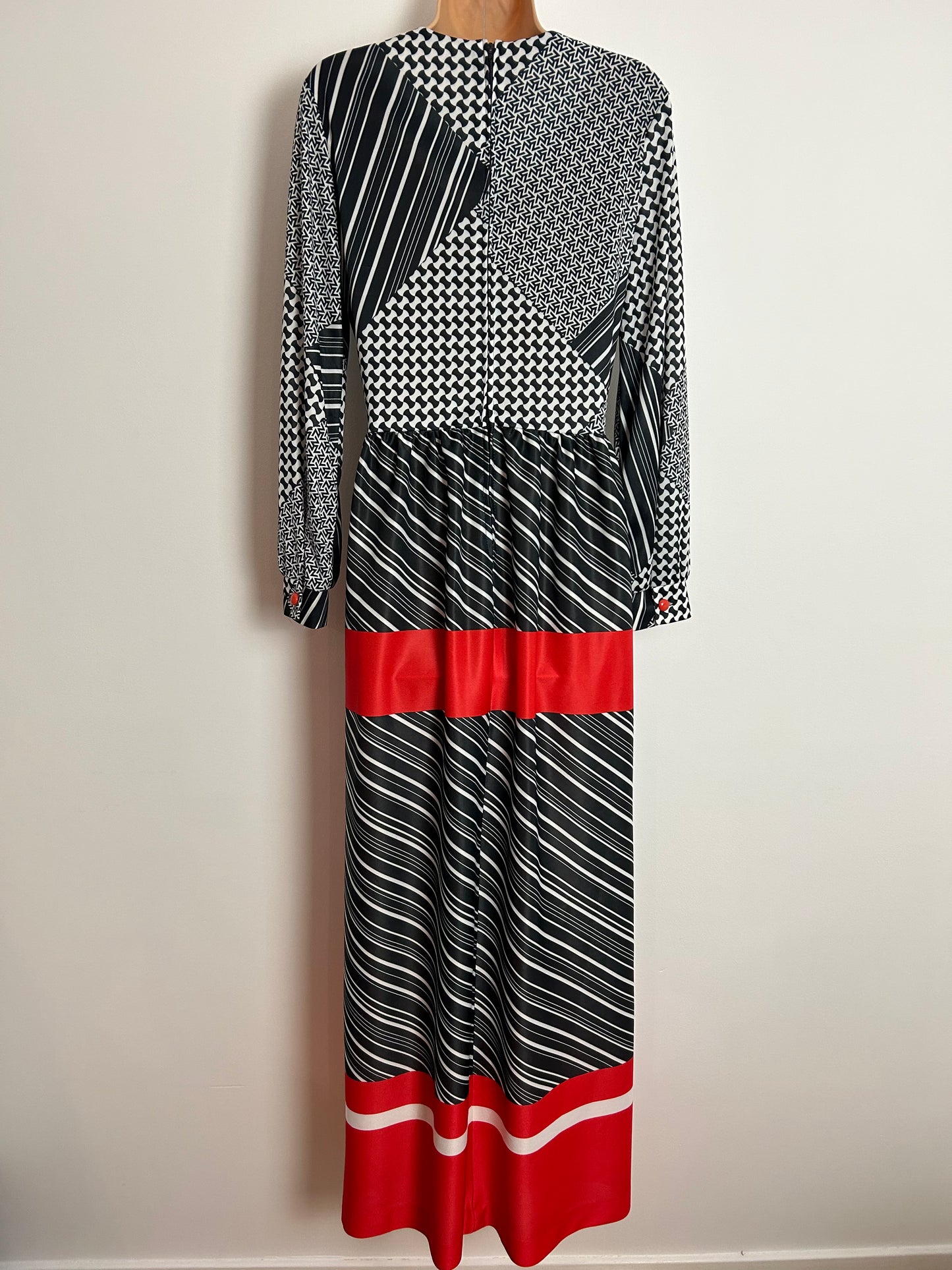 Vintage 1970s UK Size 14 Black White & Red Abstract Geo Op Art Print Long Sleeve Maxi Dress