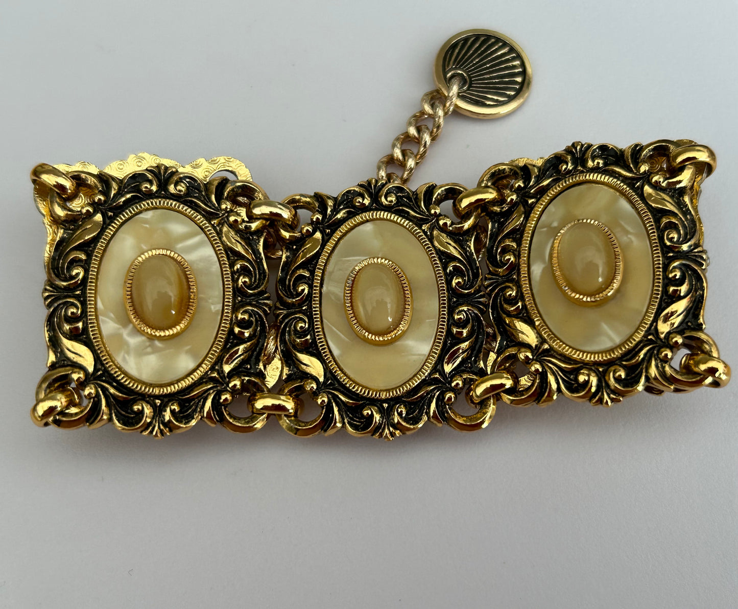 Vintage 1960s Gorgeous Gold Tone Base Metal Glass Stone Set Panelled Bracelet