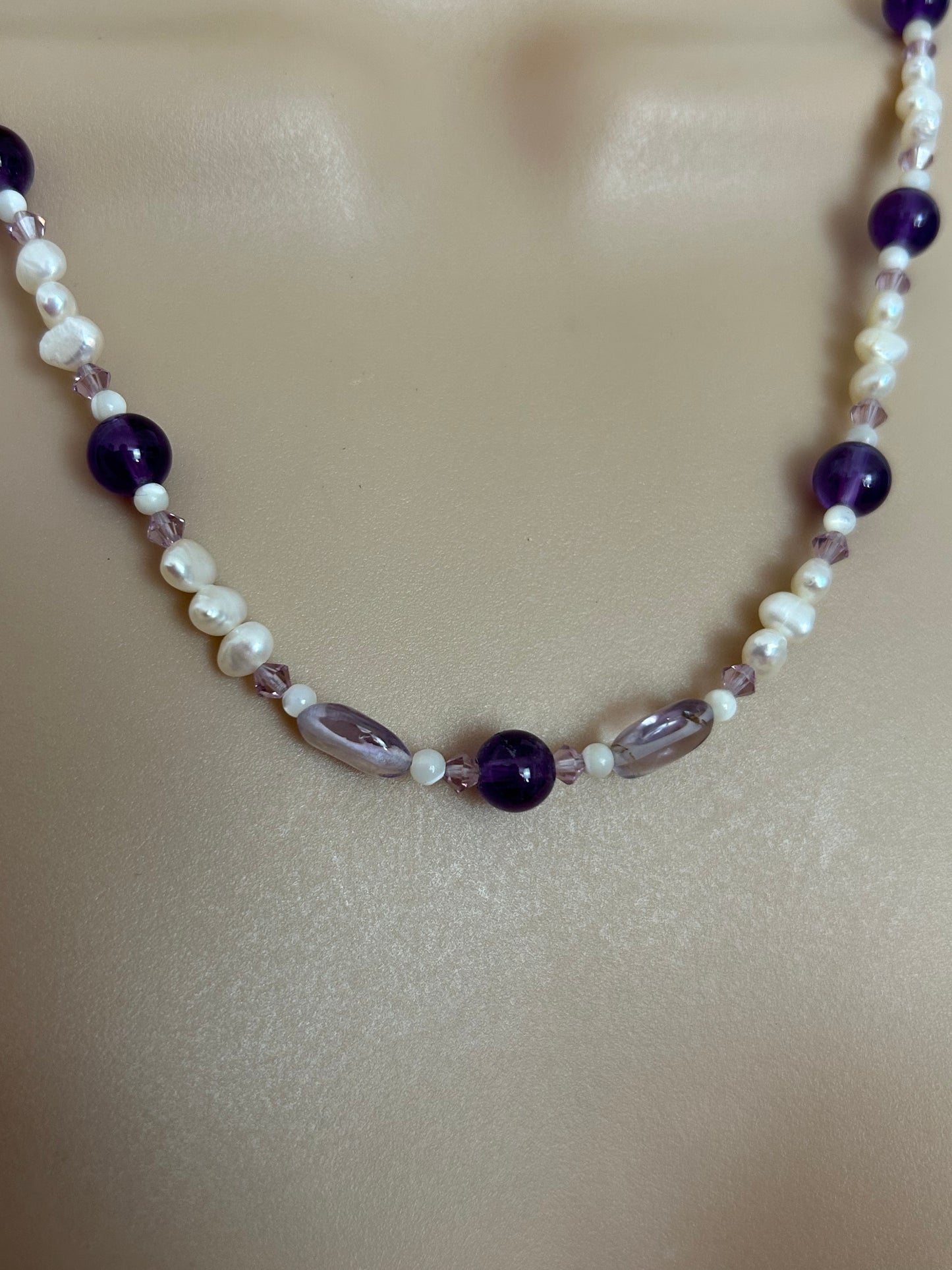 Vintage 1970s Gorgeous White Freshwater Pearl & Purple Glass Stone Necklace