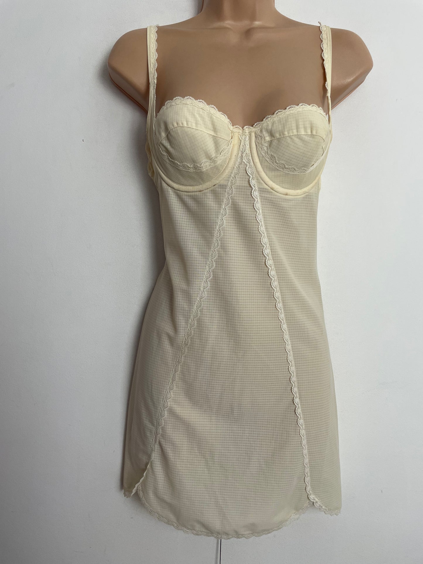 Vintage 1960s TRIUMPH UK Size 36A Cream Underwired Part Bra Part Slip