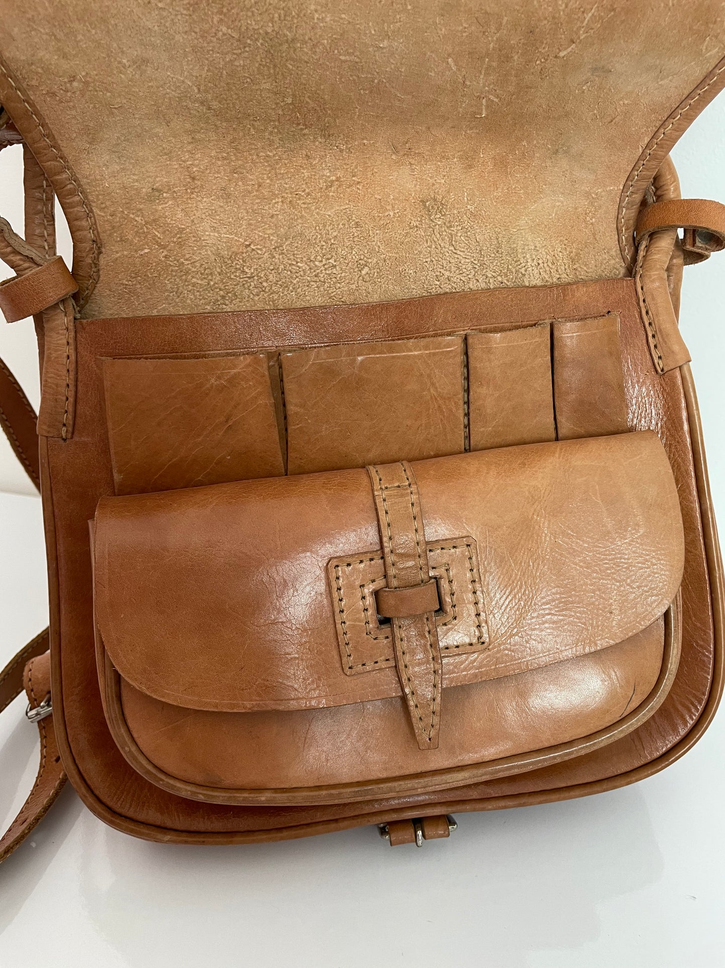 Vintage 1970s Tan Leather Saddle Messenger Satchel Style Shoulder Bag