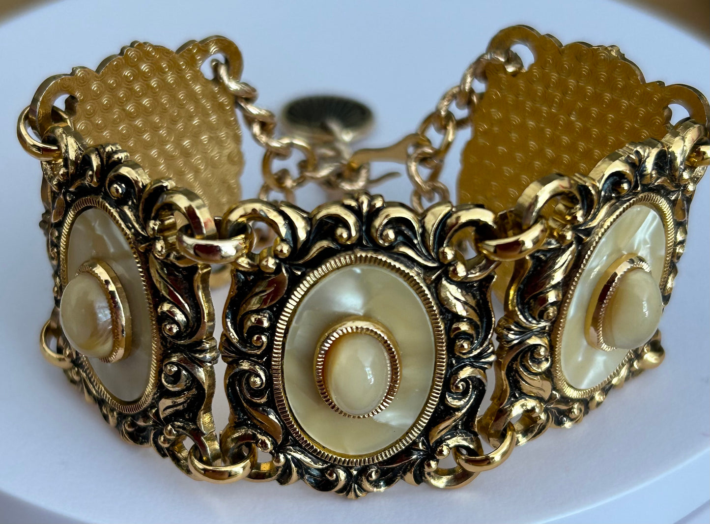 Vintage 1960s Gorgeous Gold Tone Base Metal Glass Stone Set Panelled Bracelet