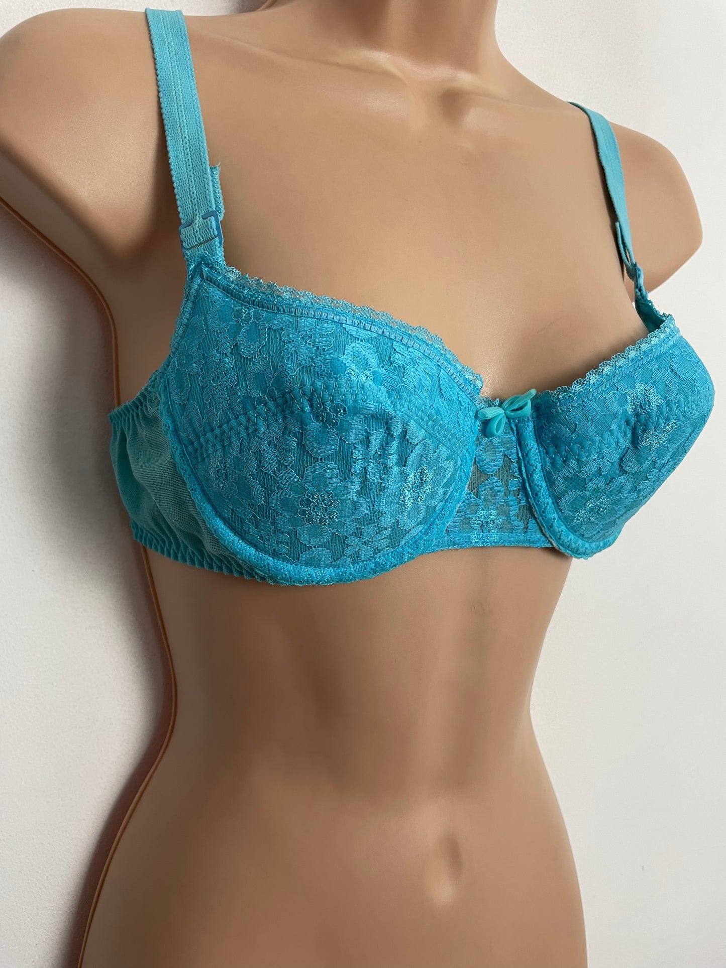 Vintage 1970s TRIUMPH POESIE lov D Turquoise Blue Lace Underwired Bra 34B In Original Box