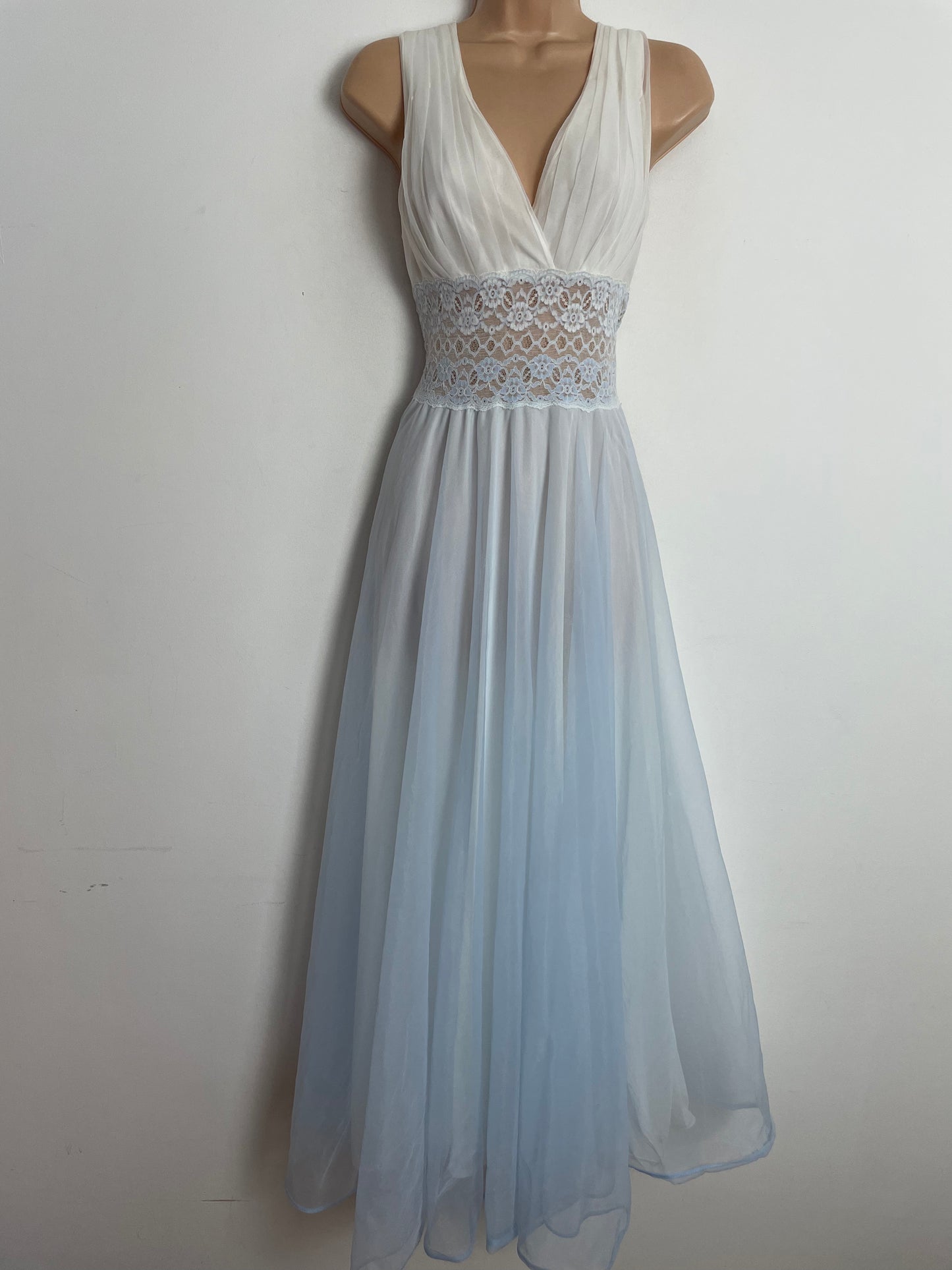 Vintage Late 60s Early 70s UK Size 8 ST MICHAEL White & Powder Blue Ombre Pleated Bodice Nylon Negligee Nightdress