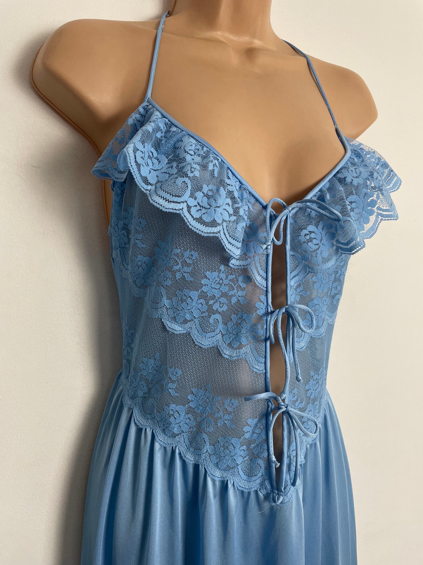Vintage 1970s UK Size 12-14 Pretty Dusky Blue Lace Halter Strap Three Tie Fonted Negligee Nightgown