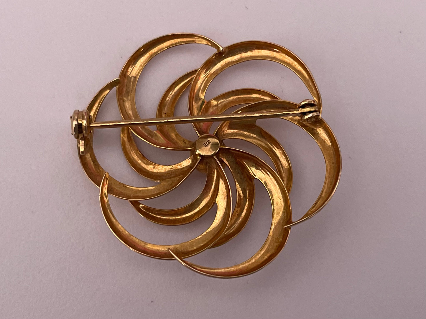 Vintage 1960s Pretty Gold Tone Stylised Flower Shaped Pin Brooch