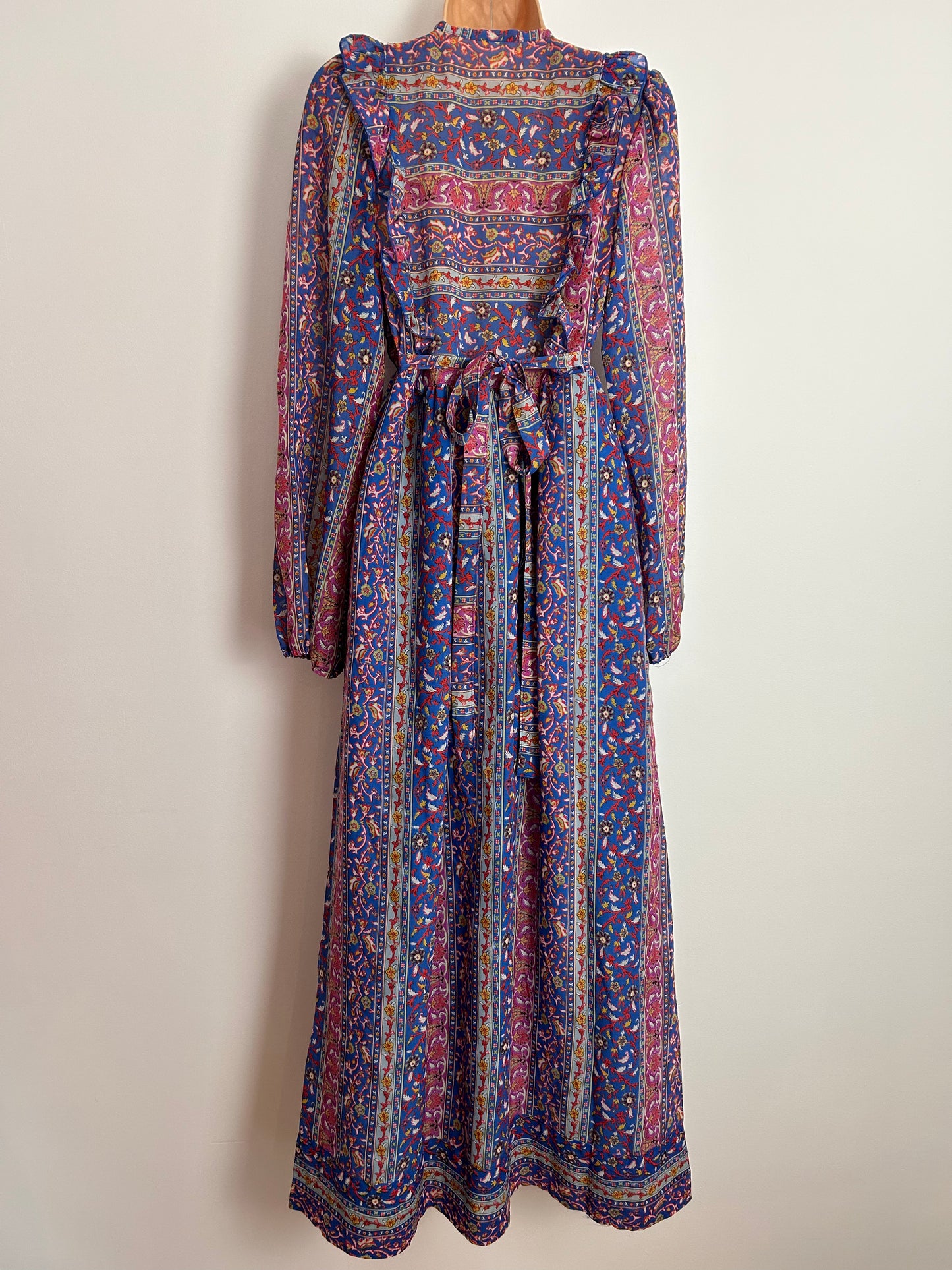 Vintage 1970s UK Size 8-10 Beautiful Blue & Pink Floral Stripe Print Tie Neck Long Sleeve Tie Back Boho Maxi Dress