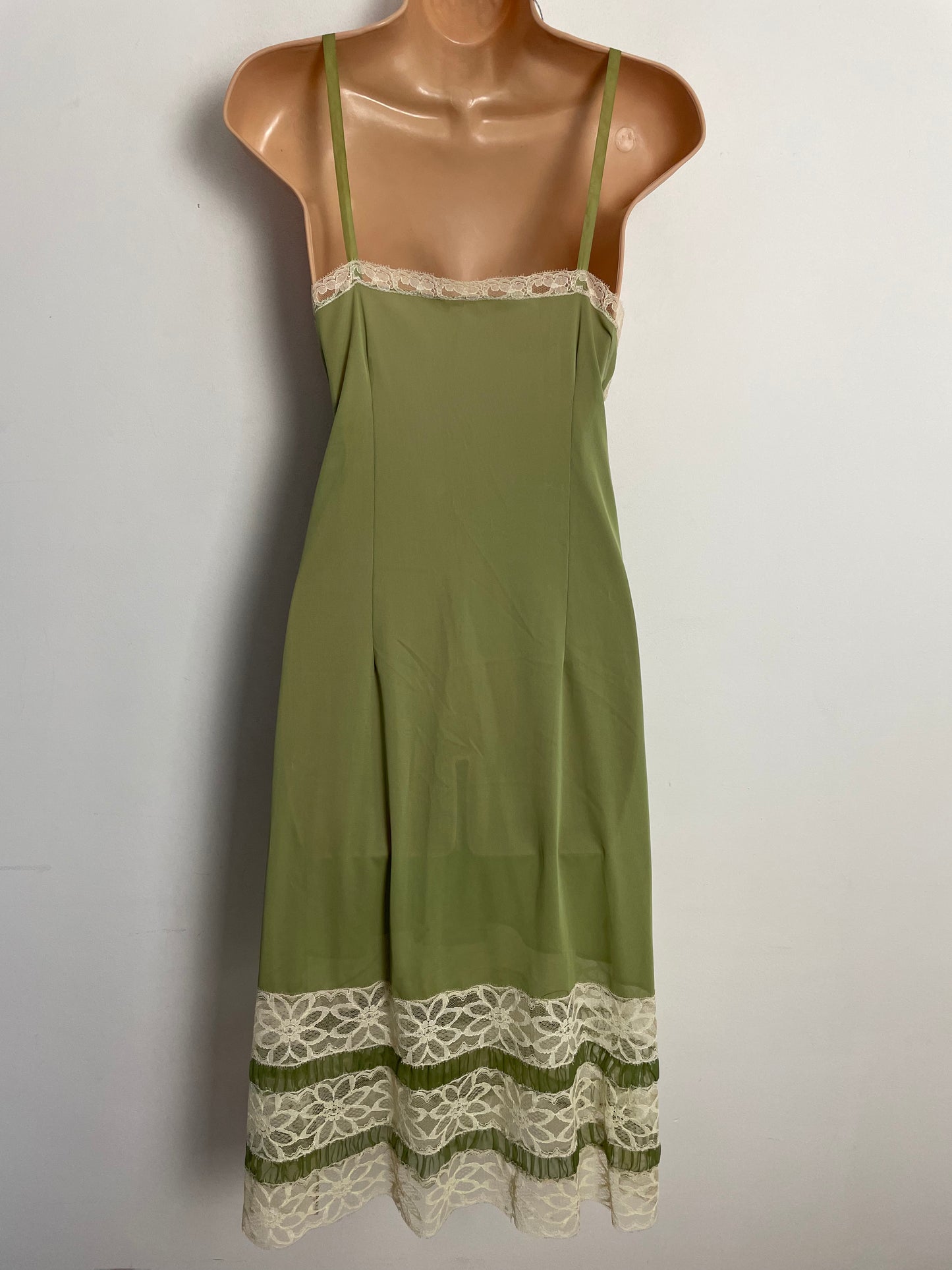 Vintage 1970s UK Size 16 Moss Green & Cream Lace Mid Length Chemise Negligee Slip