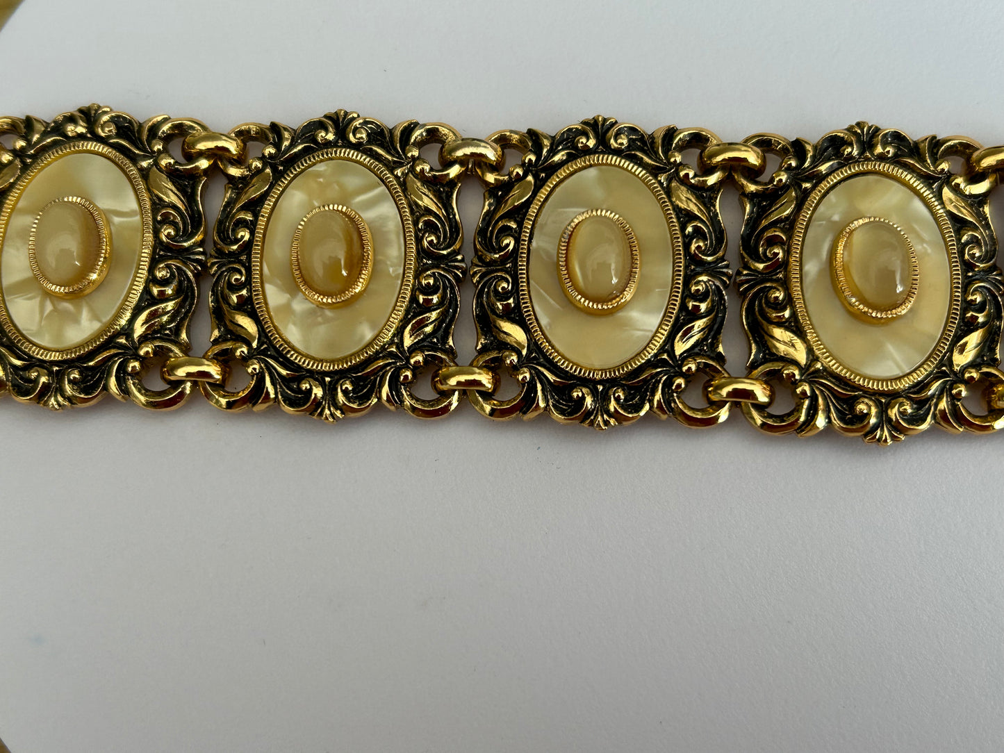 Vintage 1960s Gorgeous Gold Tone Base Metal Glass Stone Set Panelled Bracelet