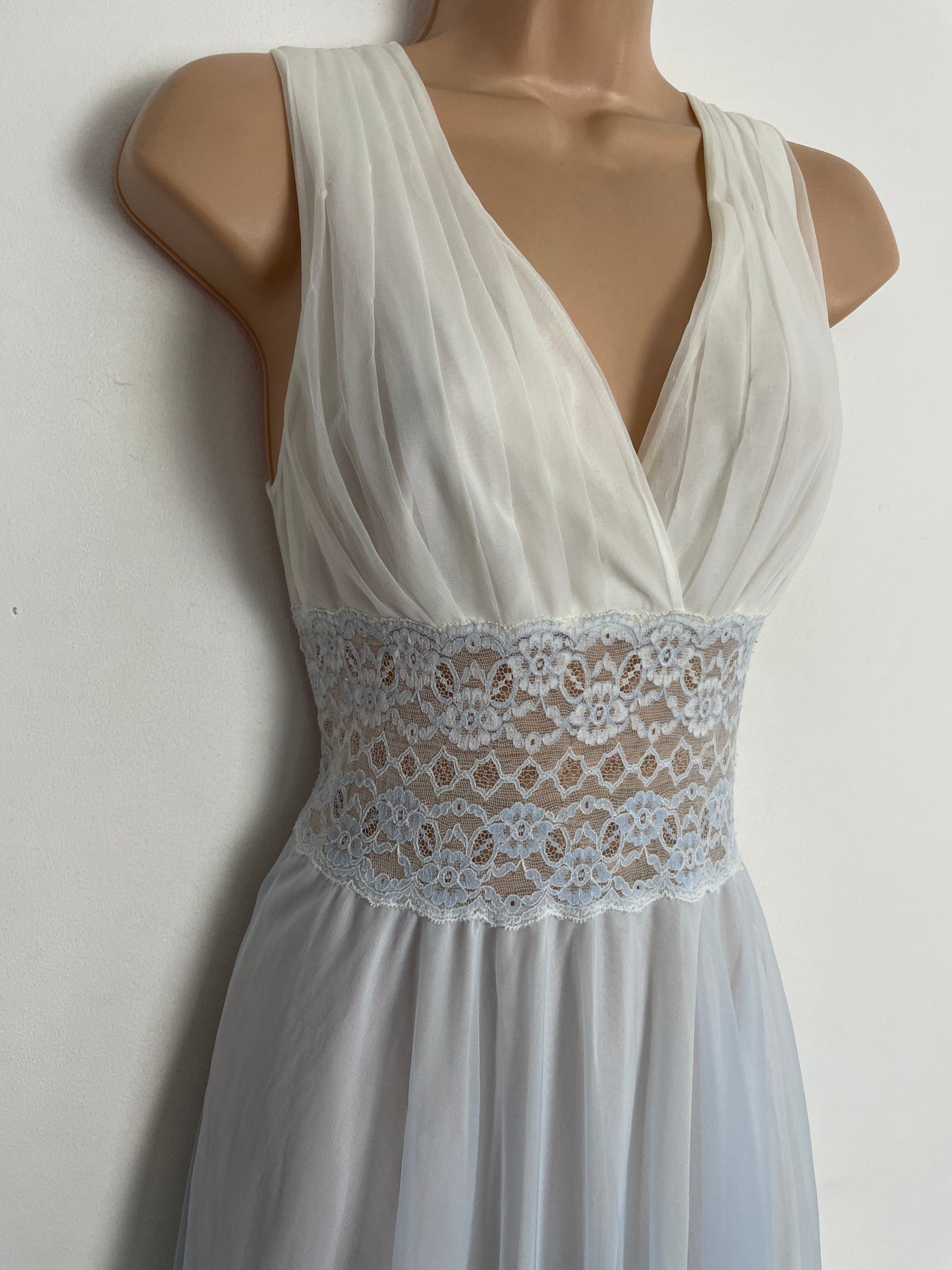 Vintage Late 60s Early 70s UK Size 8 ST MICHAEL White & Powder Blue Ombre Pleated Bodice Nylon Negligee Nightdress