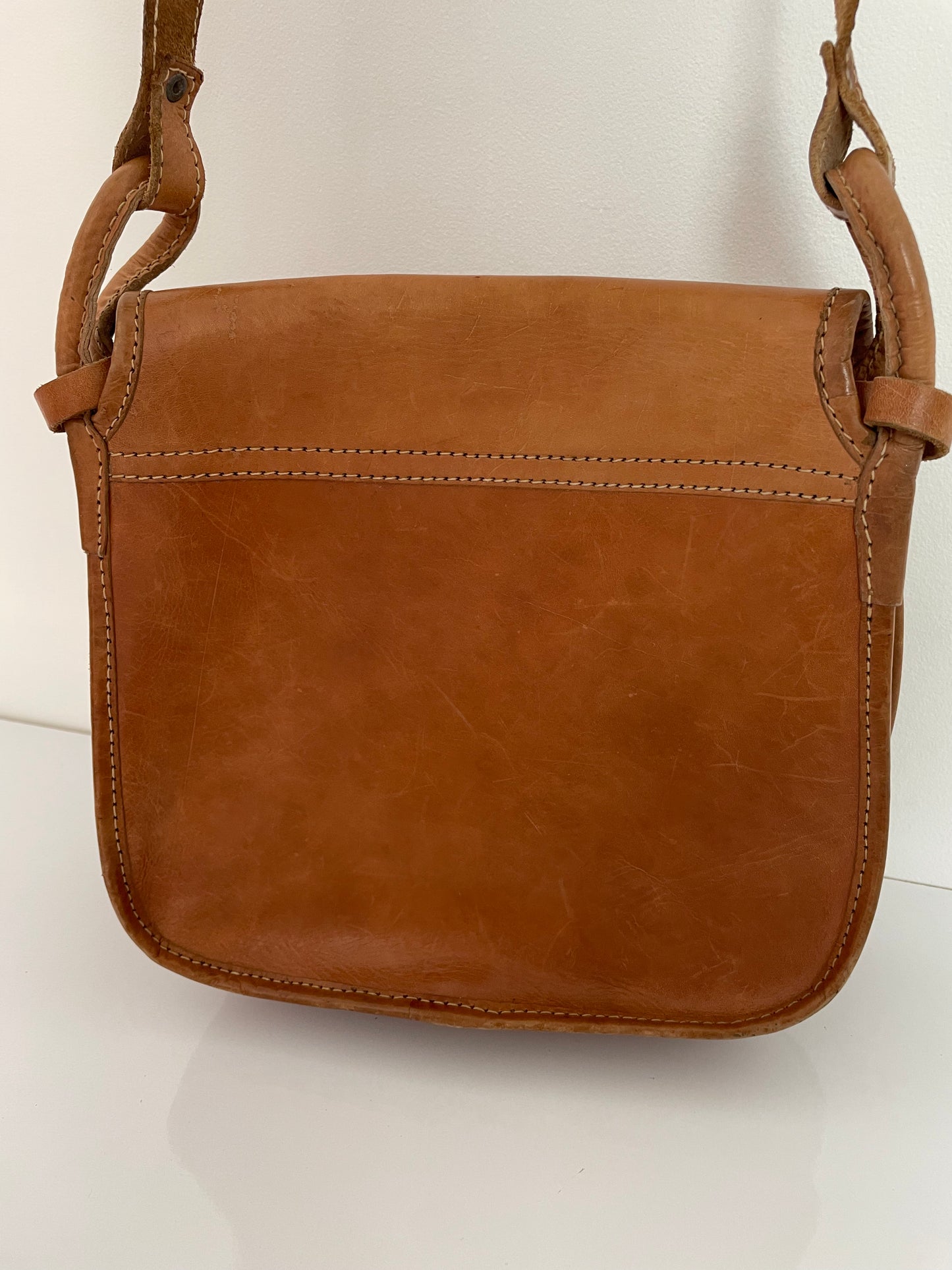 Vintage 1970s Tan Leather Saddle Messenger Satchel Style Shoulder Bag