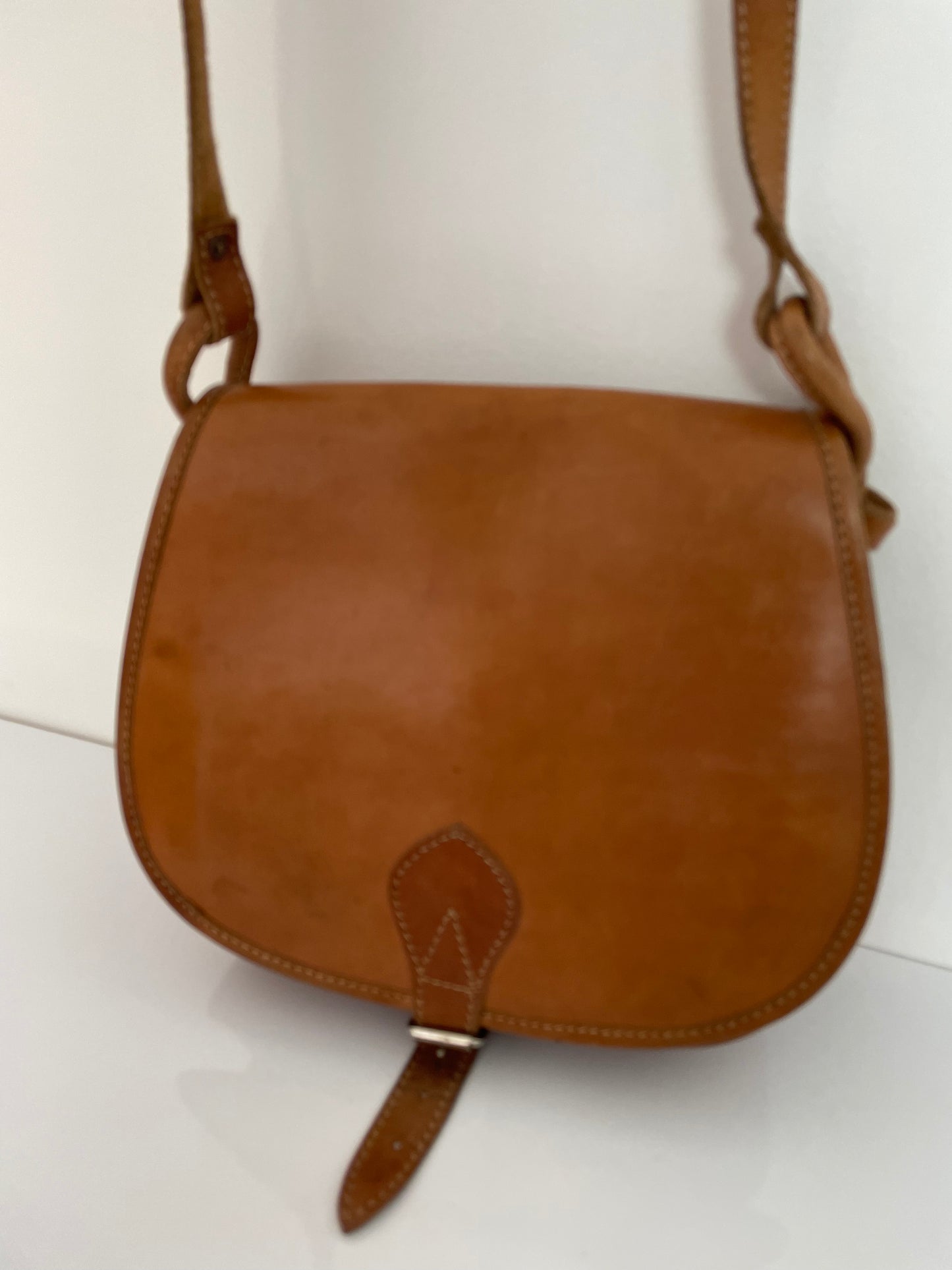 Vintage 1970s Tan Leather Saddle Messenger Satchel Style Shoulder Bag