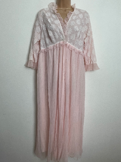 Vintage 1970s Approx UK Size 12-14 Beautiful Pale Pink Lace Detail Pleated Peignoir Dressing Gown By Pompadour