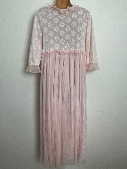 Vintage 1970s Approx UK Size 12-14 Beautiful Pale Pink Lace Detail Pleated Peignoir Dressing Gown By Pompadour