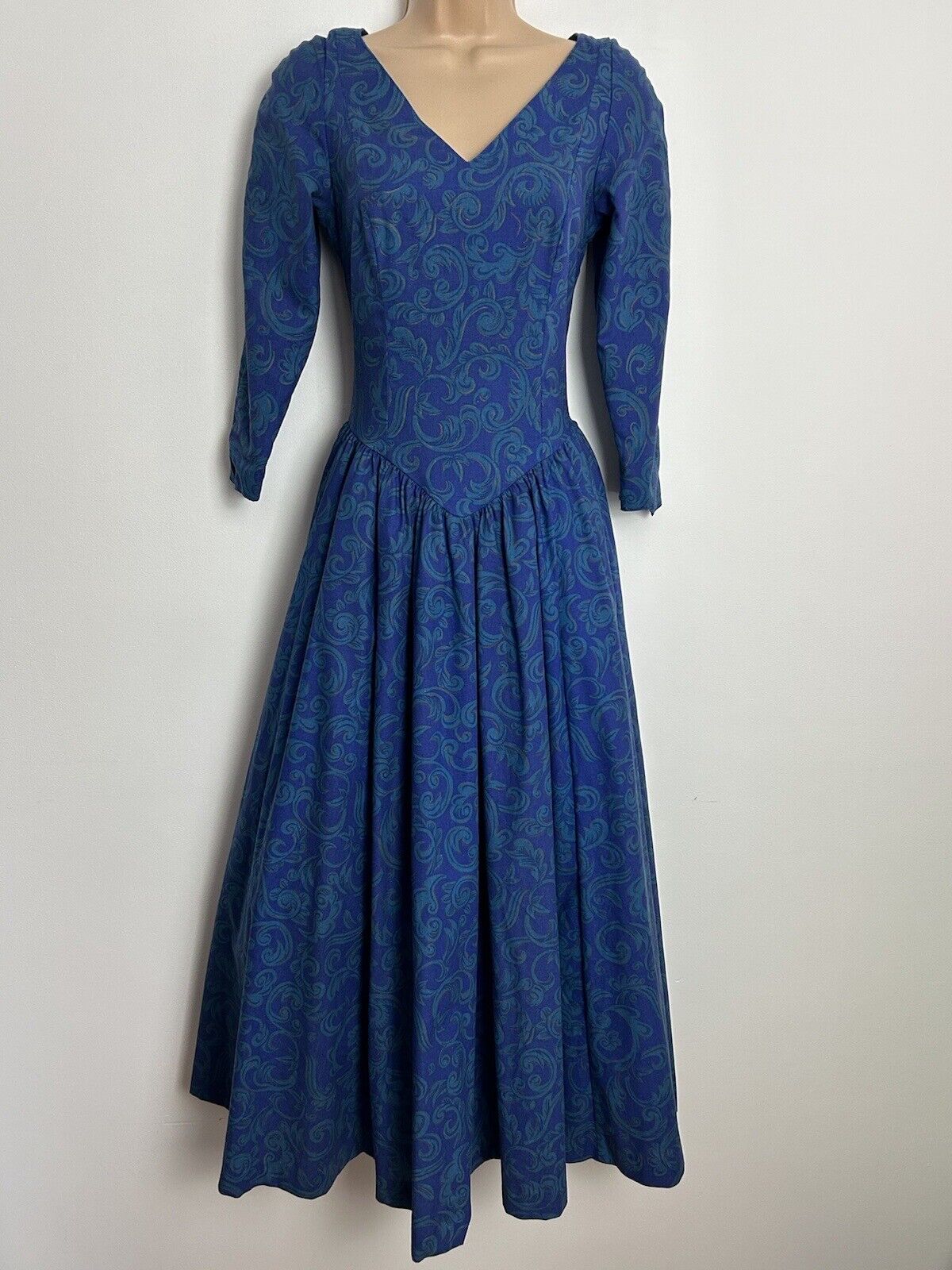 Vintage 1980s LAURA ASHLEY Size 6 Blue & Teal Nouvea Leaf Print Long Sleeve Pleated Ballgown Dress