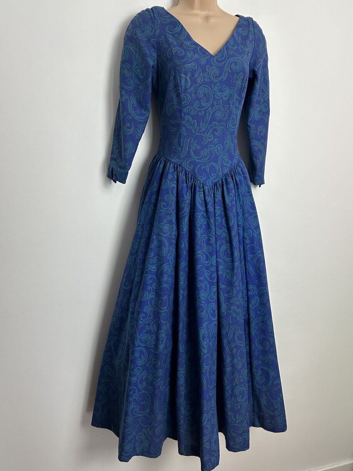 Vintage 1980s LAURA ASHLEY Size 6 Blue & Teal Nouvea Leaf Print Long Sleeve Pleated Ballgown Dress