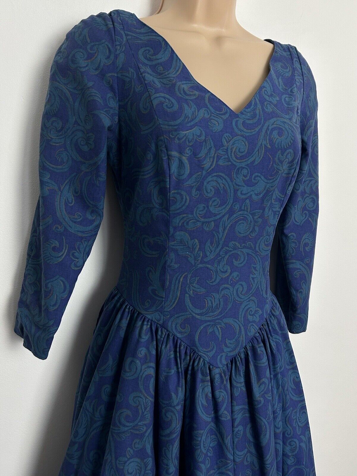 Vintage 1980s LAURA ASHLEY Size 6 Blue & Teal Nouvea Leaf Print Long Sleeve Pleated Ballgown Dress